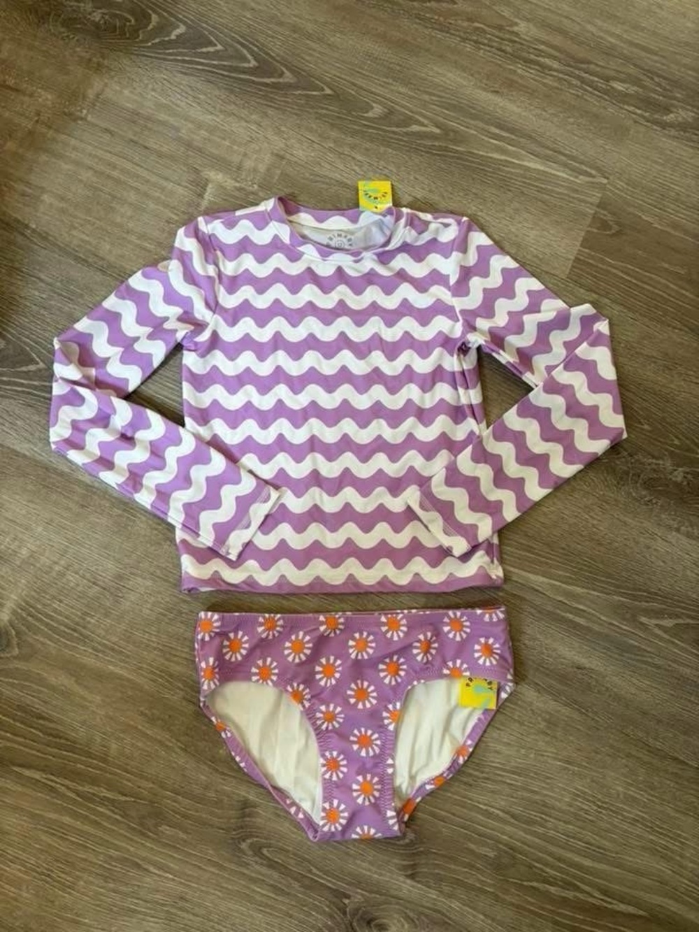 Primary Purple & White Wave Rashguard Set with Daisy Bottoms